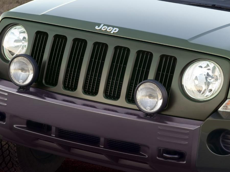  Jeep Patriot Concept 2005 года  (фото 7 из 16)